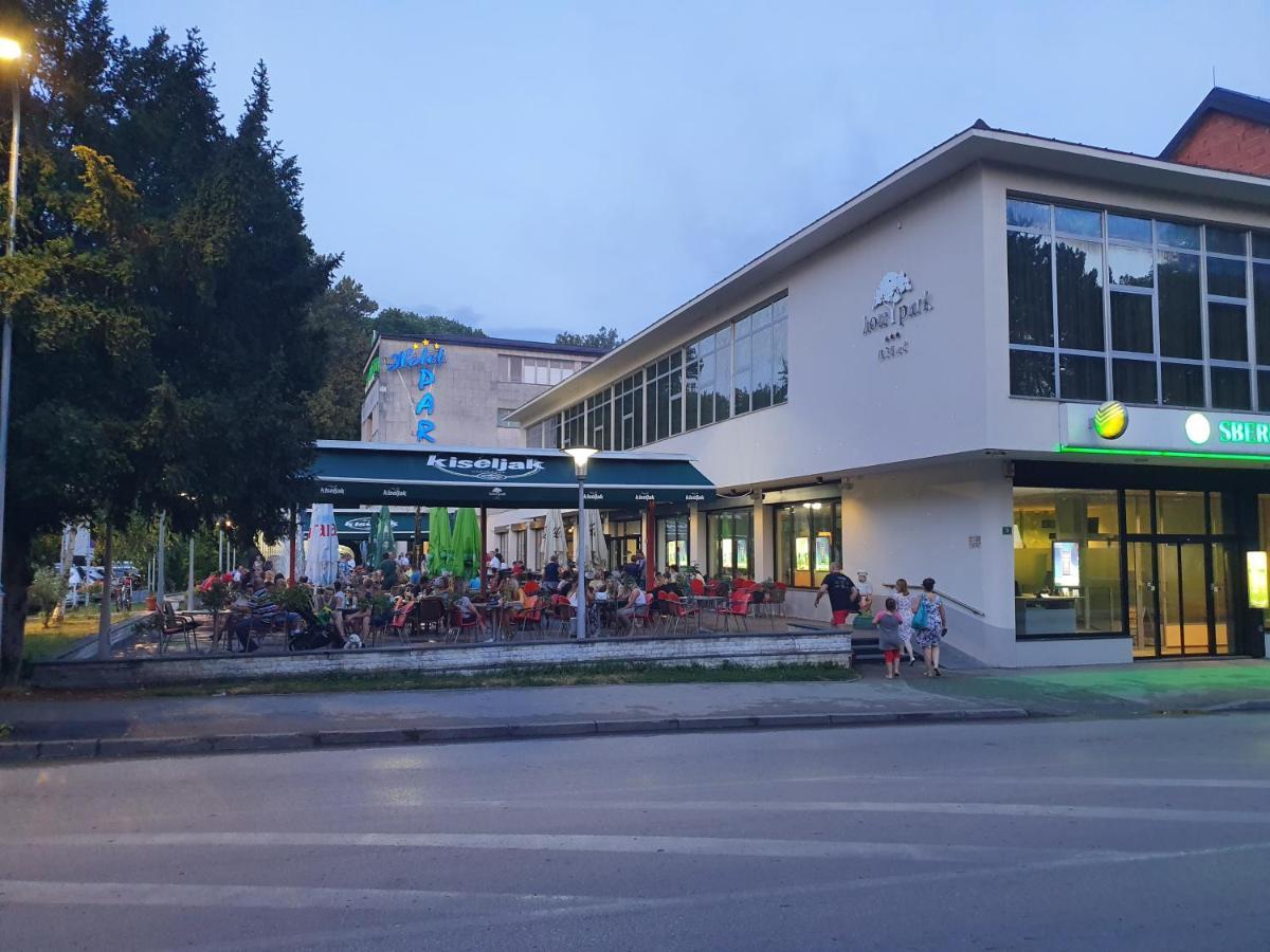 Park Hotel Bihac Bagian luar foto