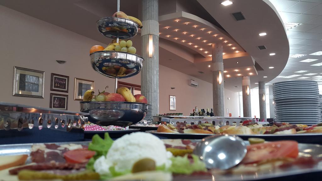 Park Hotel Bihac Bagian luar foto