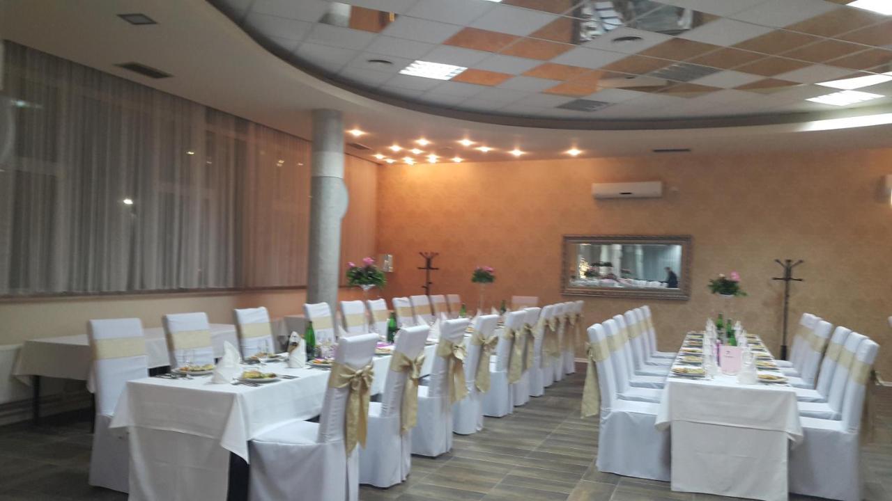 Park Hotel Bihac Bagian luar foto
